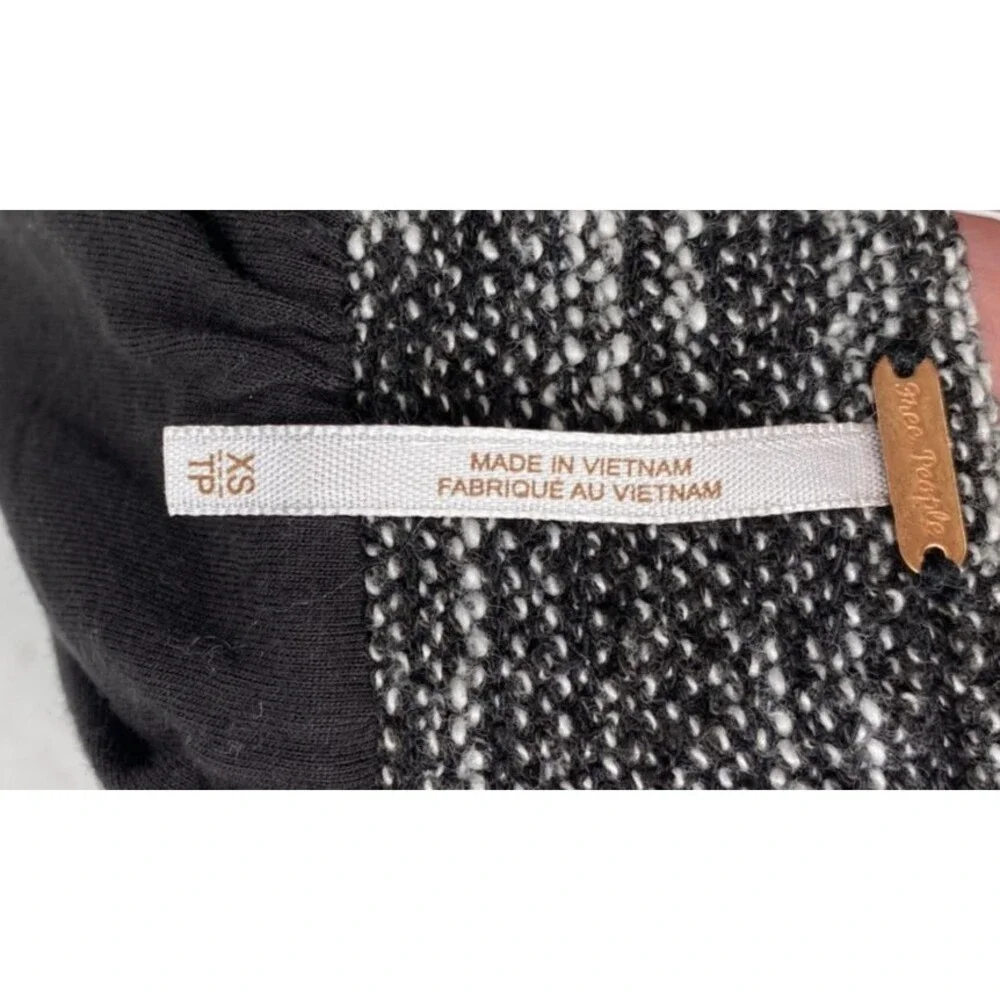 FREE PEOPLE Skirt Womens XS Black White Knit Tweed Pleated Mini Flare Pull On